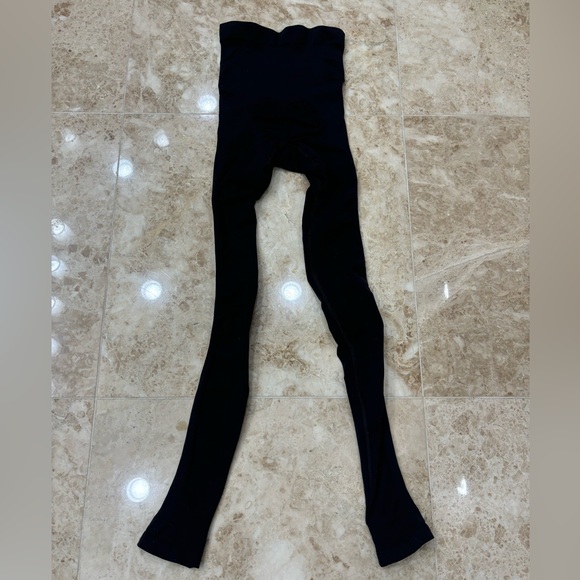 Skims Body Sculpting Leggings. Black. Size S/M - Picture 8 of 10